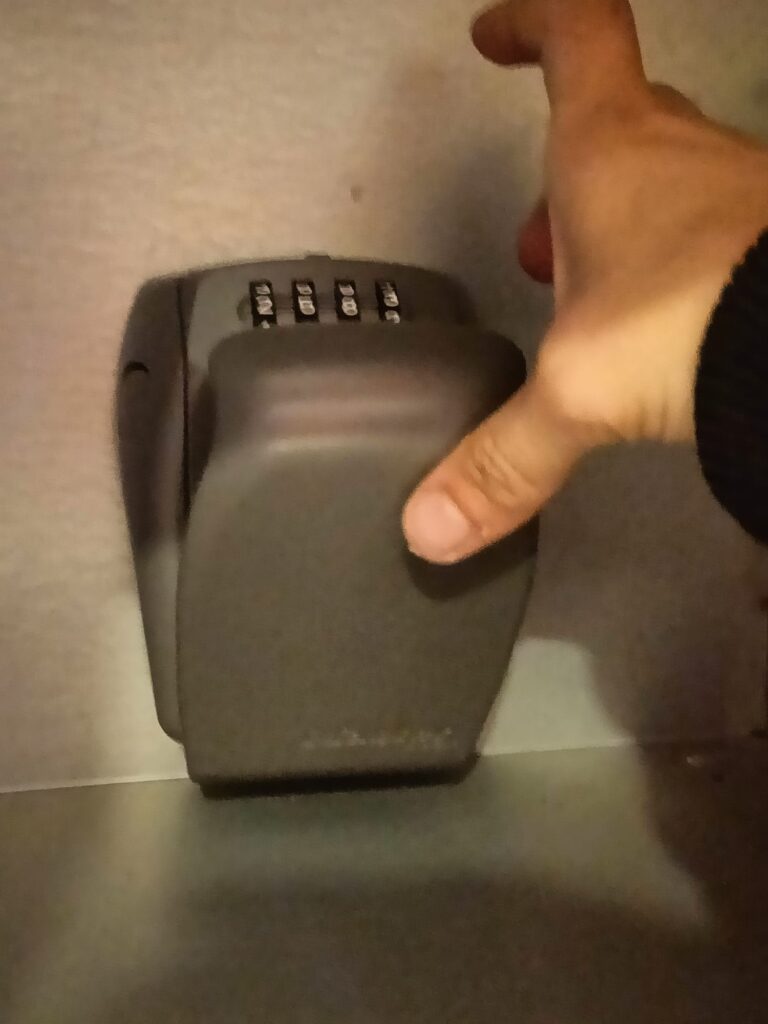 Ouvrir le couvercle de la boîte à clé