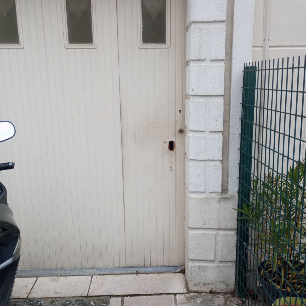 Porte d'entrée couloir 